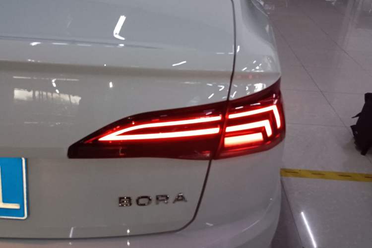 Used Volkswagen Bora 2021 1.5L Automatic Fashionable Smart Connectivity Version Right Rear Taillight