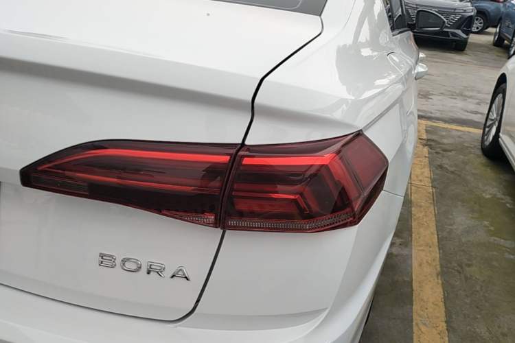 Used Volkswagen Bora 2021 1.5L Automatic Elite Smart Connect Edition Right Rear Taillight