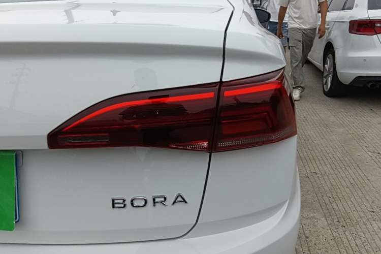 Used Volkswagen Bora 2021 1.5L Automatic Comfort Smart Connect Edition Right Rear Taillight