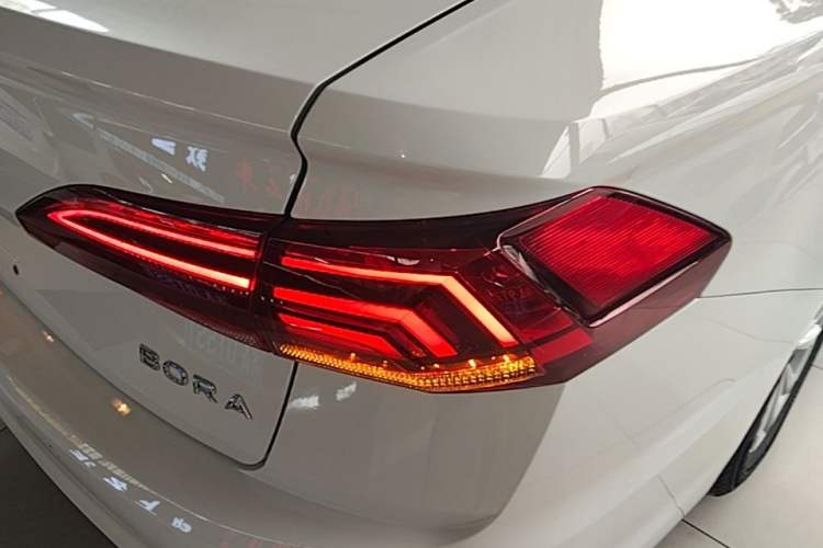 Used Volkswagen Bora 2021 1.5L Automatic Fashionable Smart Connectivity Version Right Rear Taillight