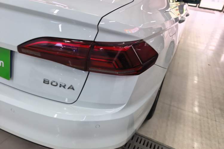 Used Volkswagen Bora 2021 1.5L Automatic Elite Smart Connect Edition Right Rear Taillight