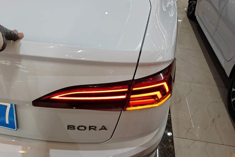 Used Volkswagen Bora 2021 1.5L Automatic Fashionable Smart Connectivity Version Right Rear Taillight