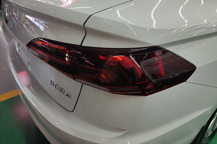 Used Volkswagen Bora 2021 1.5L Automatic Fashionable Smart Connectivity Version Right Rear Taillight