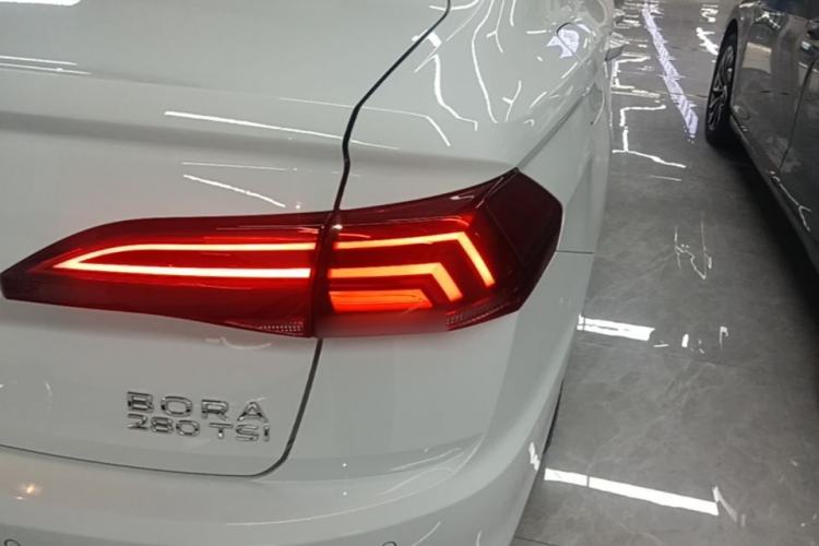 Used Volkswagen Bora 2021 280TSI DSG Elite Smart Connectivity Version Right Rear Taillight
