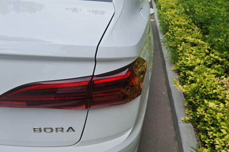 Used Volkswagen Bora 2021 1.5L Automatic Comfort Smart Connect Edition Right Rear Taillight