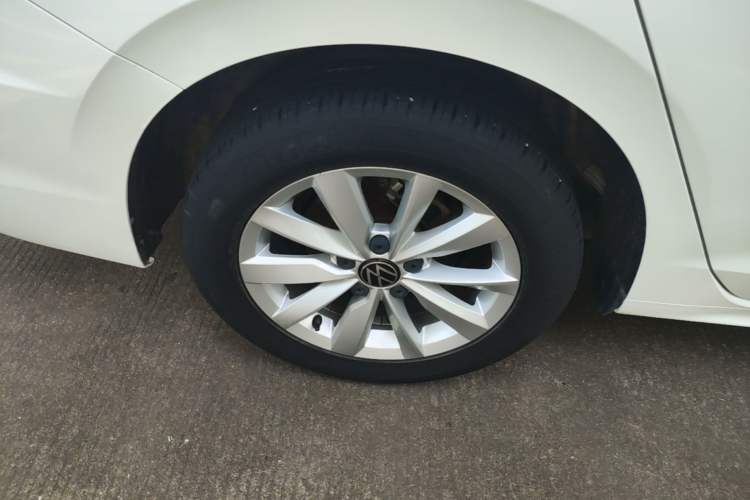 Used Volkswagen Bora 2021 1.5L Automatic Comfort Smart Connect Edition Right Rear Wheel Hub