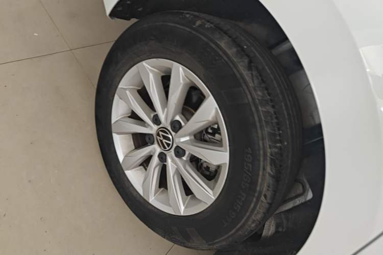 Used Volkswagen Bora 2021 1.5L Automatic Fashionable Smart Connectivity Version Right Rear Wheel Hub