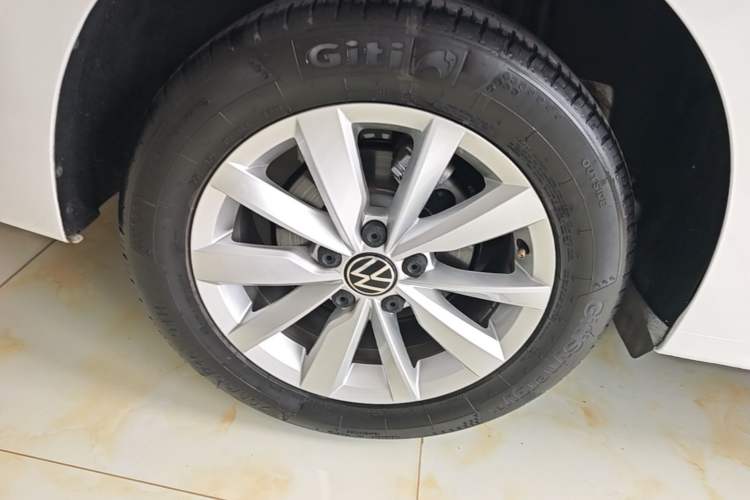 Used Volkswagen Bora 2021 1.5L Automatic Comfort Smart Connect Edition Right Rear Wheel Hub