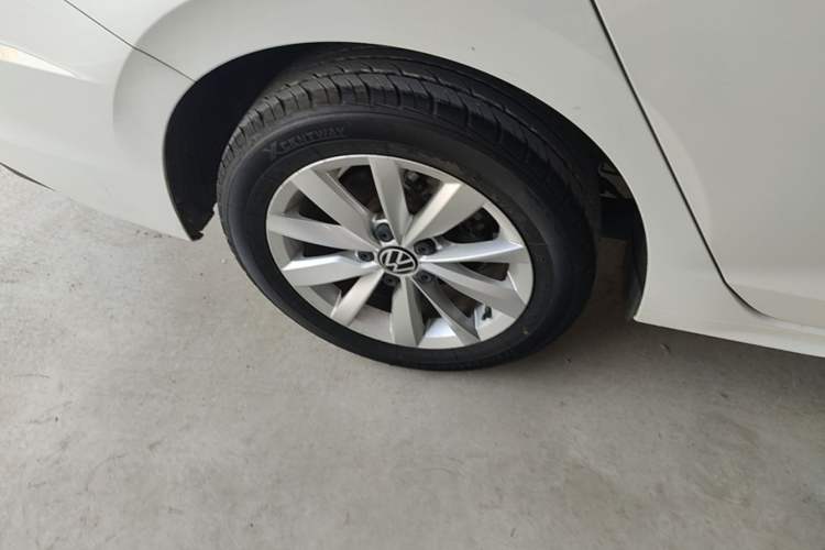 Used Volkswagen Bora 2021 1.5L Automatic Elite Smart Connect Edition Right Rear Wheel Hub
