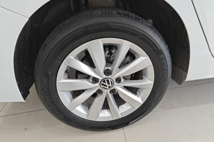 Used Volkswagen Bora 2021 1.5L Automatic Comfort Smart Connect Edition Right Rear Wheel Hub