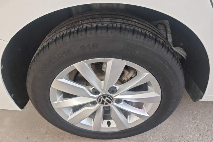 Used Volkswagen Bora 2021 1.5L Automatic Elite Smart Connect Edition Right Rear Wheel Hub