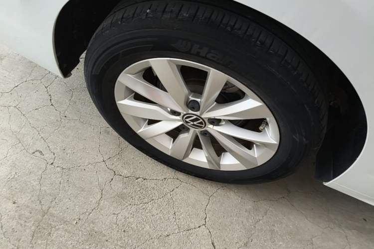 Used Volkswagen Bora 2021 1.5L Automatic Comfort Smart Connect Edition Right Rear Wheel Hub