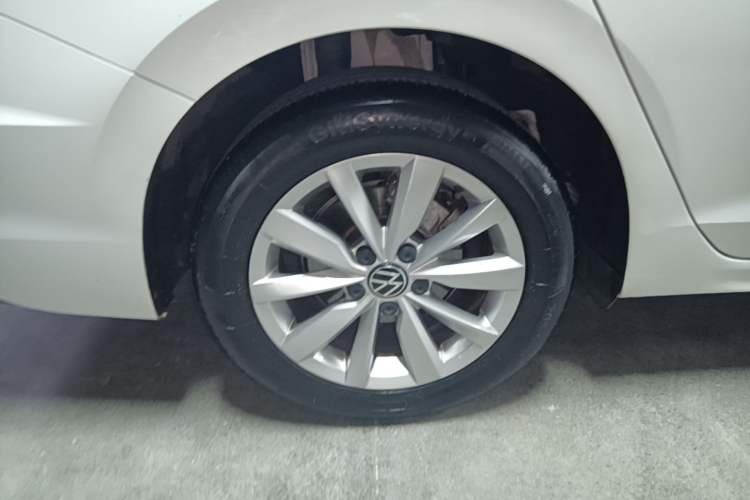Used Volkswagen Bora 2021 1.5L Automatic Comfort Smart Connect Edition Right Rear Wheel Hub