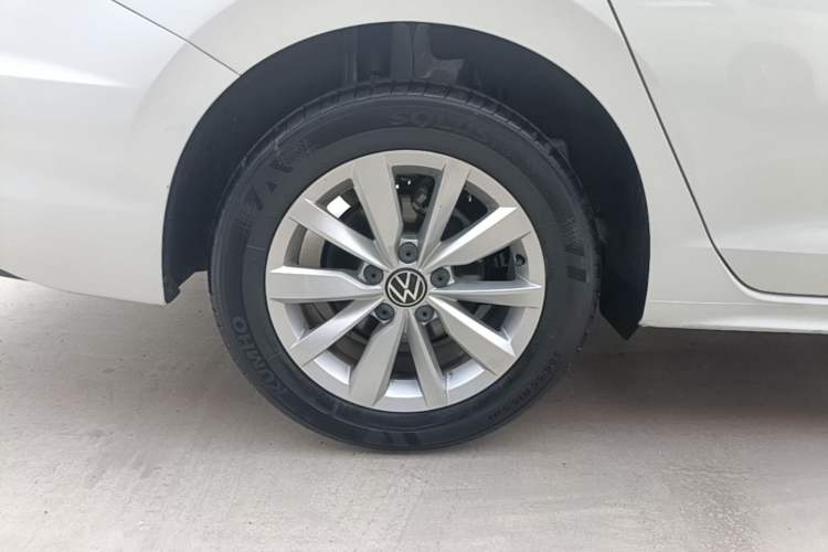 Used Volkswagen Bora 2021 1.5L Automatic Elite Smart Connect Edition Right Rear Wheel Hub