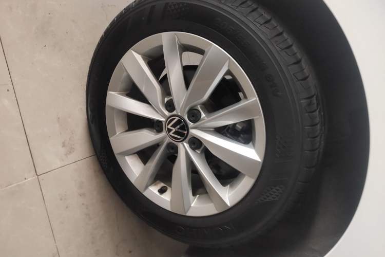 Used Volkswagen Bora 2021 1.5L Automatic Elite Smart Connect Edition Right Rear Wheel Hub