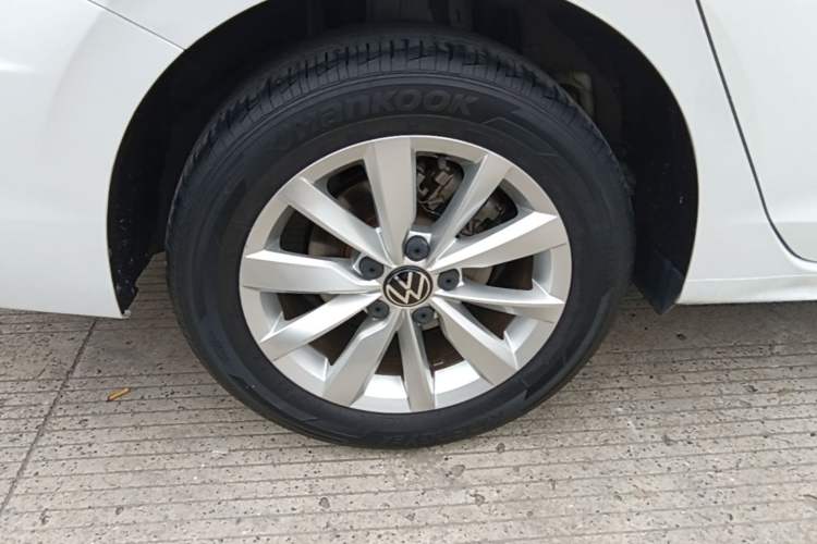 Used Volkswagen Bora 2021 1.5L Automatic Comfort Smart Connect Edition Right Rear Wheel Hub