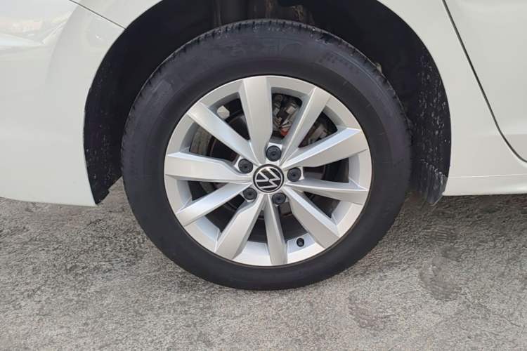 Used Volkswagen Bora 2021 1.5L Automatic Comfort Smart Connect Edition Right Rear Wheel Hub