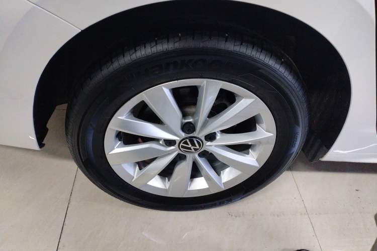 Used Volkswagen Bora 2021 1.5L Automatic Comfort Smart Connect Edition Right Rear Wheel Hub
