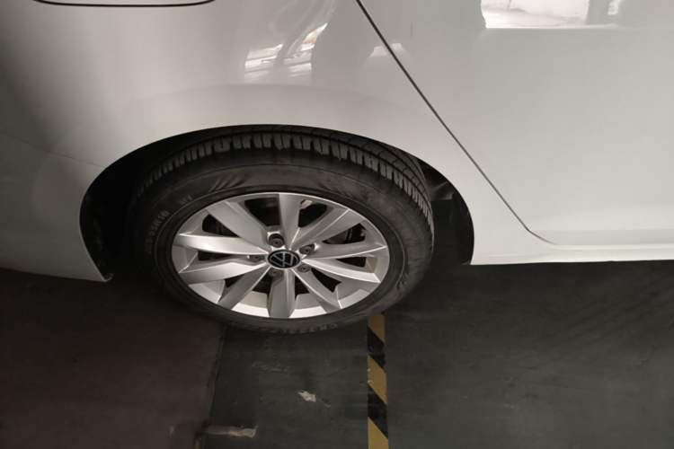 Used Volkswagen Bora 2021 280TSI DSG Elite Smart Connectivity Version Right Rear Wheel Hub