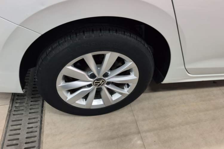 Used Volkswagen Bora 2021 1.5L Automatic Elite Smart Connect Edition Right Rear Wheel Hub