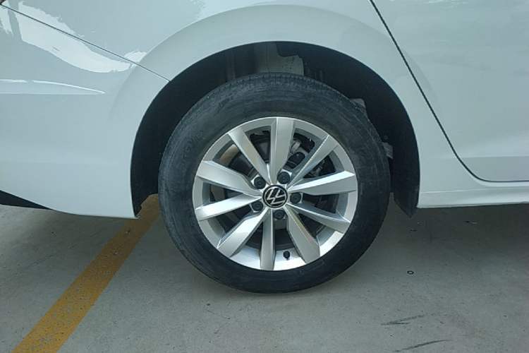 Used Volkswagen Bora 2021 1.5L Automatic Comfort Smart Connect Edition Right Rear Wheel Hub