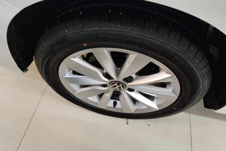 Used Volkswagen Bora 2021 1.5L Automatic Elite Smart Connect Edition Right Rear Wheel Hub
