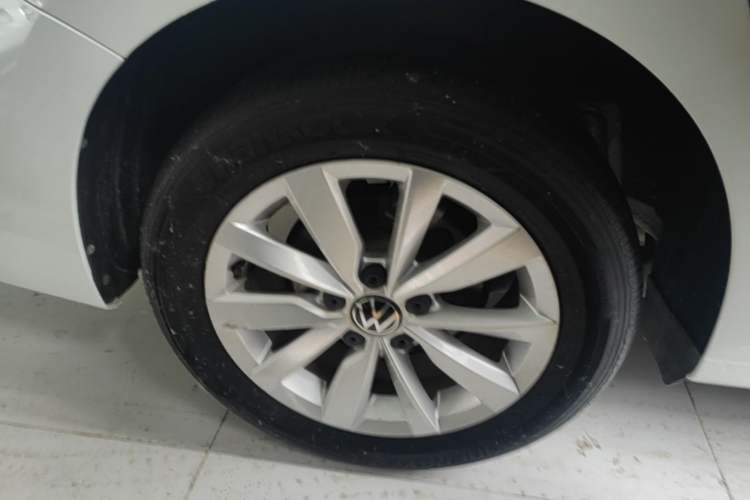 Used Volkswagen Bora 2021 1.5L Automatic Comfort Smart Connect Edition Right Rear Wheel Hub