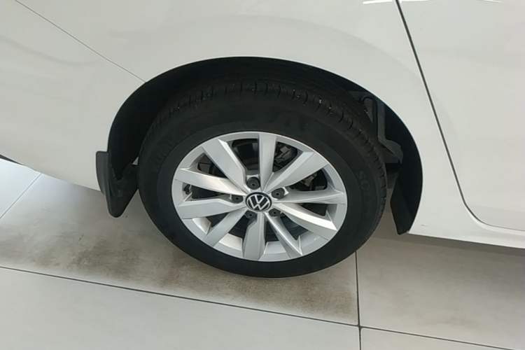 Used Volkswagen Bora 2021 1.5L Automatic Elite Smart Connect Edition Right Rear Wheel Hub