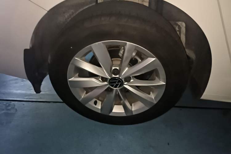 Used Volkswagen Bora 2021 1.5L Automatic Elite Smart Connect Edition Right Rear Wheel Hub