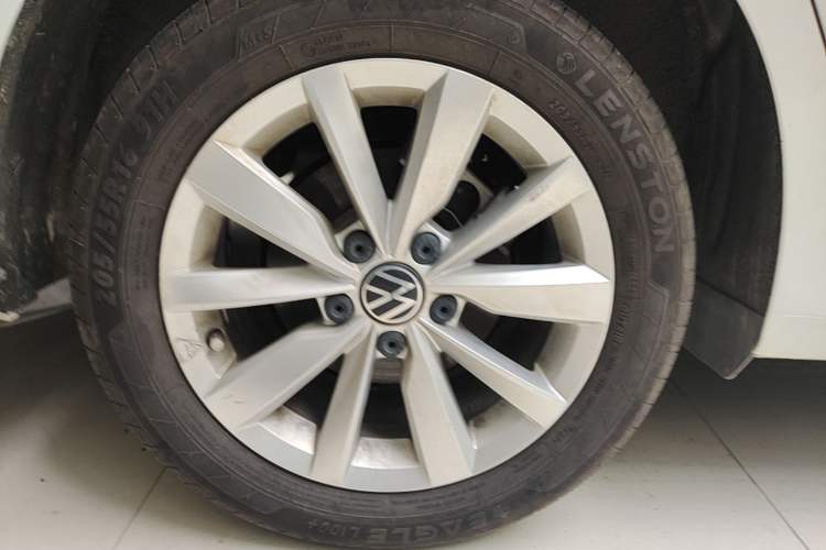 Used Volkswagen Bora 2021 280TSI DSG Elite Smart Connectivity Version Right Rear Wheel Hub