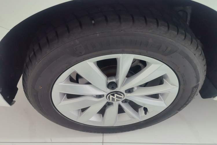 Used Volkswagen Bora 2021 1.5L Automatic Comfort Smart Connect Edition Right Rear Wheel Hub