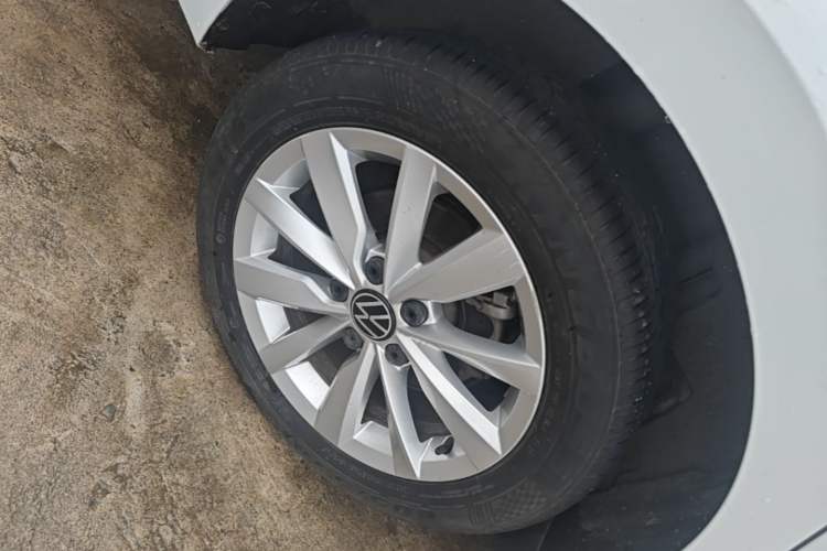 Used Volkswagen Bora 2021 1.5L Automatic Elite Smart Connect Edition Right Rear Wheel Hub