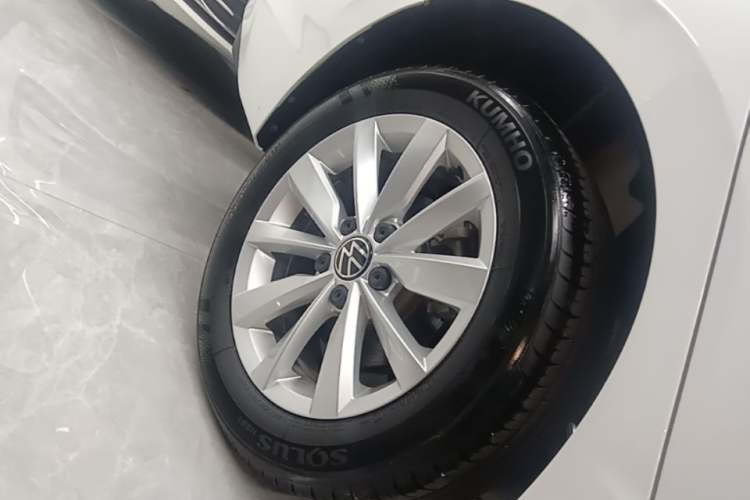 Used Volkswagen Bora 2021 280TSI DSG Elite Smart Connectivity Version Right Rear Wheel Hub