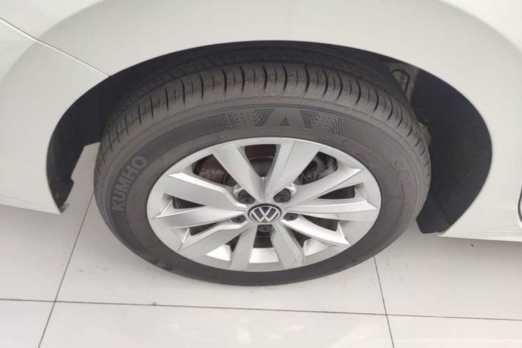 Used Volkswagen Bora 2021 1.5L Automatic Elite Smart Connect Edition Right Rear Wheel Hub