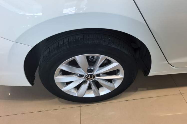 Used Volkswagen Bora 2021 1.5L Automatic Comfort Smart Connect Edition Right Rear Wheel Hub