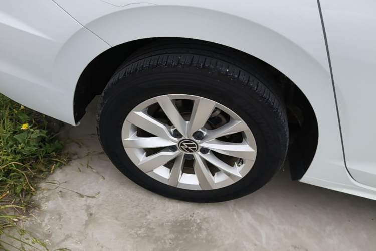 Used Volkswagen Bora 2021 1.5L Automatic Comfort Smart Connect Edition Right Rear Wheel Hub
