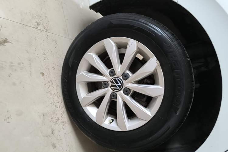 Used Volkswagen Bora 2021 1.5L Automatic Fashionable Smart Connectivity Version Right Rear Wheel Hub