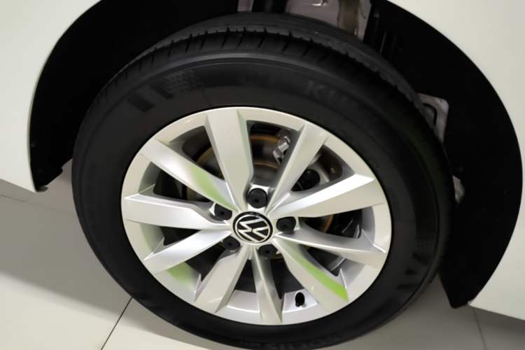 Used Volkswagen Bora 2021 200TSI DSG Elite Smart Connectivity Version Right Rear Wheel Hub