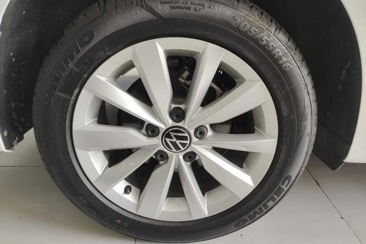 Used Volkswagen Bora 2021 1.5L Automatic Elite Smart Connect Edition Right Rear Wheel Hub
