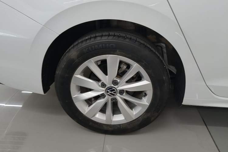 Used Volkswagen Bora 2021 1.5L Automatic Comfort Smart Connect Edition Right Rear Wheel Hub
