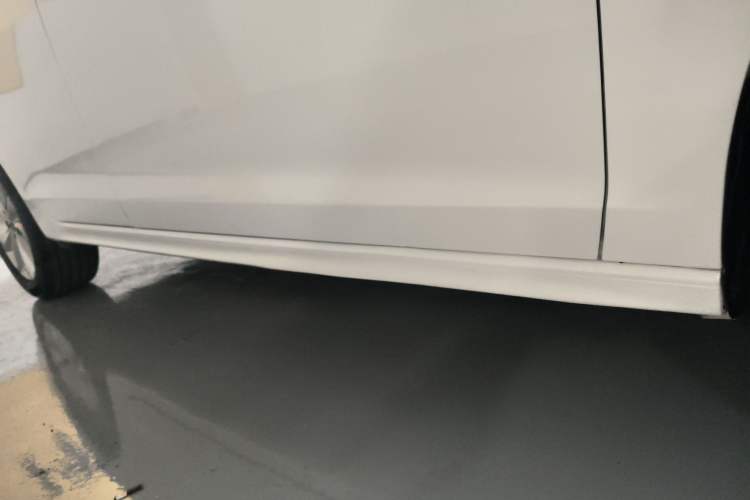 Used Volkswagen Bora 2021 1.5L Automatic Comfort Smart Connect Edition Right Side Sill