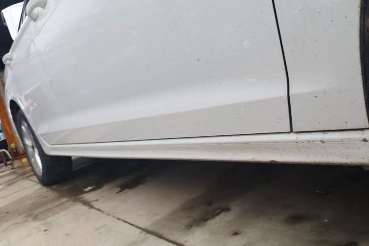 Used Volkswagen Bora 2021 1.5L Automatic Comfort Smart Connect Edition Right Side Sill