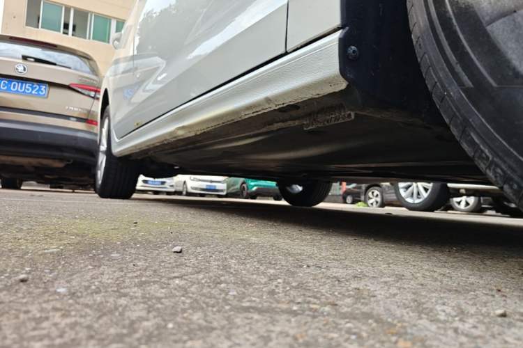 Used Volkswagen Bora 2021 1.5L Automatic Elite Smart Connect Edition Right Side Sill