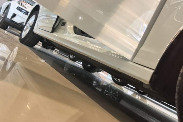 Used Volkswagen Bora 2021 1.5L Automatic Comfort Smart Connect Edition Right Side Sill