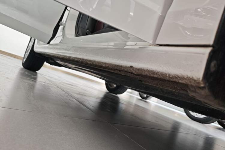 Used Volkswagen Bora 2021 1.5L Automatic Comfort Smart Connect Edition Right Side Sill