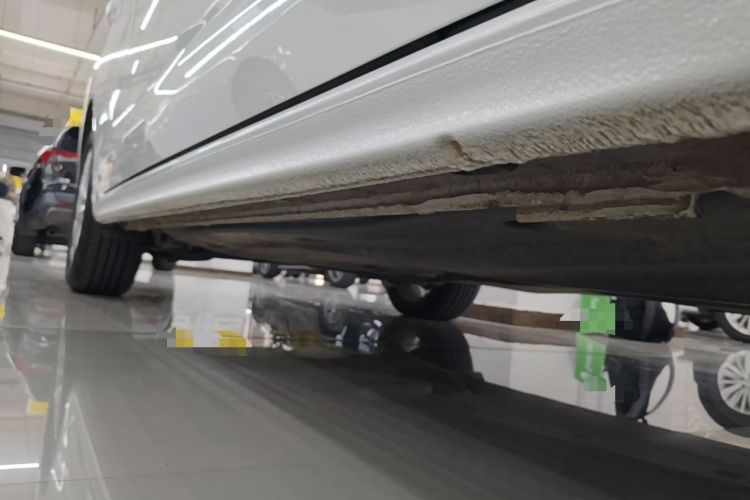 Used Volkswagen Bora 2021 1.5L Automatic Comfort Smart Connect Edition Right Side Sill