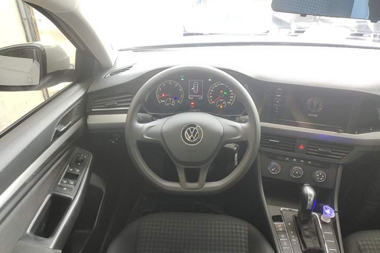 Used Volkswagen Bora 2021 1.5L Automatic Fashionable Smart Connectivity Version Steering Wheel