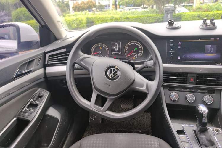 Used Volkswagen Bora 2021 1.5L Automatic Fashionable Smart Connectivity Version Steering Wheel