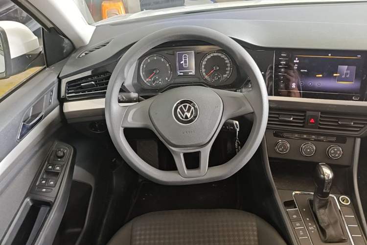Used Volkswagen Bora 2021 1.5L Automatic Fashionable Smart Connectivity Version Steering Wheel