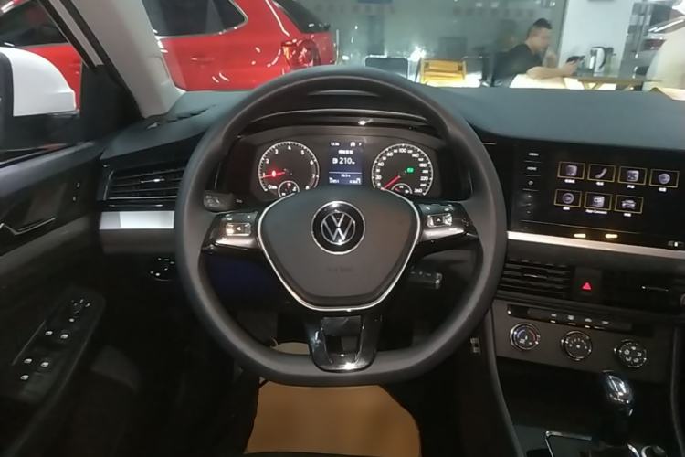 Used Volkswagen Bora 2021 1.5L Automatic Fashionable Smart Connectivity Version Steering Wheel